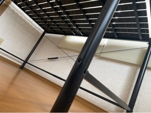 【さらに値下げしました‼︎】軽バンに入るくらいの長さに解体済みです。黒ロフトベッド　階段、コンセント付き《美品》