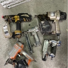大工 大工道具 タッカー 鉄砲 釘打ち機 ジャンク品 の画像