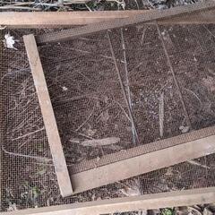 土ふるいや鳥小屋の出入り口　空気穴に　2枚で