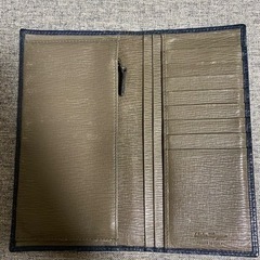 フェラガモ　長財布　ネイビー　の画像