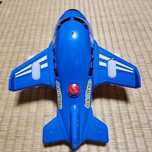 動く飛行機おもちゃ