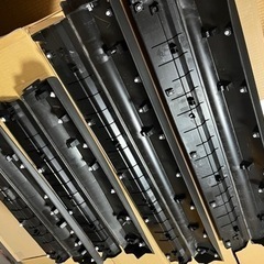 クラウンクロスオーバー　サイドモール　新車外し　4点セット(1台分) 外装部品の画像