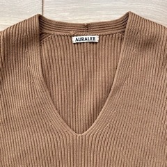 オーラリー Ｖネック ニット ブラウン size1の画像