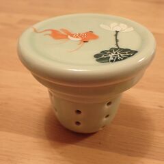 ベトナム雑貨　茶こし+蓋　バッチャン焼き　金魚柄