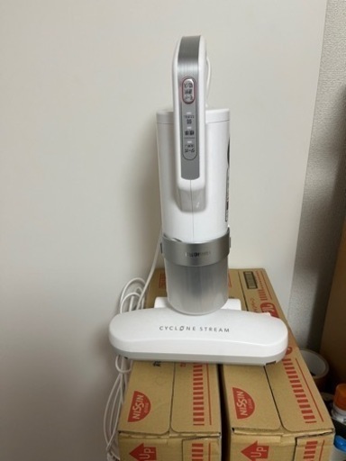【再値下げ】布団掃除機(アイリスオーヤマ)