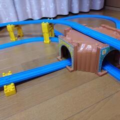 クロスのトンネルとレイアウトのセットの画像