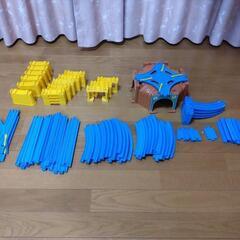 クロスのトンネルとレイアウトのセットの画像