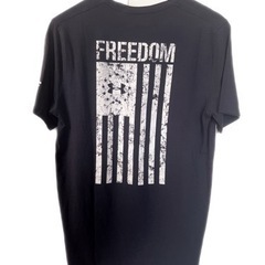 早い者勝ち　アンダーアーマー　tシャツ　ブラック系の画像