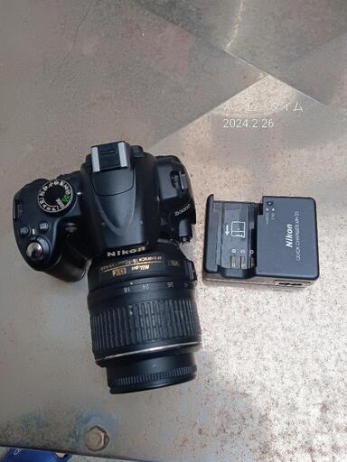 ニコンD3000と18-55ミリ、バッテリー、バッテリーキット
