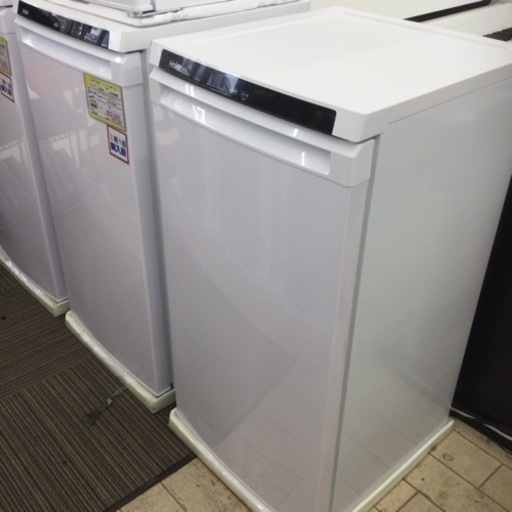 【✨アウトレット新品未使用品❗️1台欲しい冷凍専用❗️整理しやすく、中身の見やすいクリアバスケット❗️ちょうど良いのサイズ❗️✨】定価¥27,800円 Ｈaier／ハイアール 102L冷凍庫 ＪＦ－ＮＵ102DU 2022年製