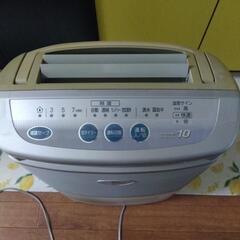 SANYO  除湿機　除湿器　かなり古いですが使えますの画像