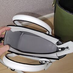 CAMELIAROMA 　CHARLES&KEITH　カバン　バッグ　の画像