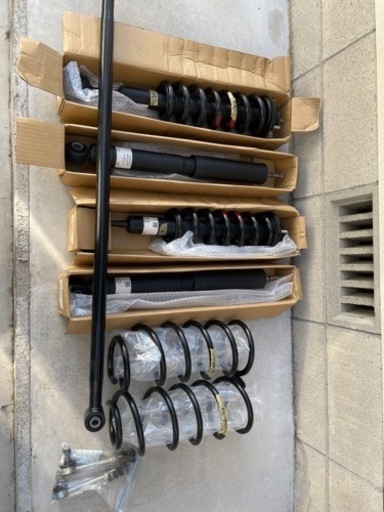 R4年式ランドクルーザープラド　ショック　コイル他