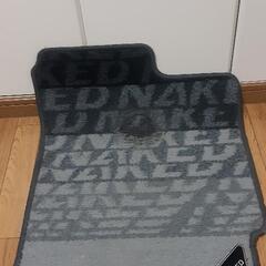 ダイハツ ネイキッド フロアマットの画像