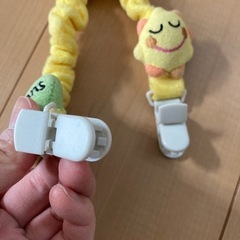 便利！スタイ　ビブ　食事エプロン　よだれかけ用クリップの画像