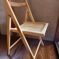 折りたたみの机と椅子
