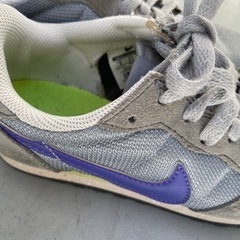 【free 差し上げます】NIKE スニーカー23cmの画像