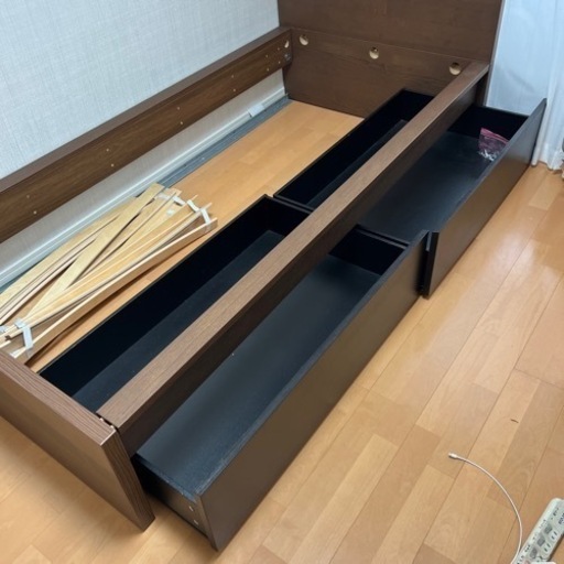 IKEA  シングルベッド マルム  定価 ￥60000ぐらい