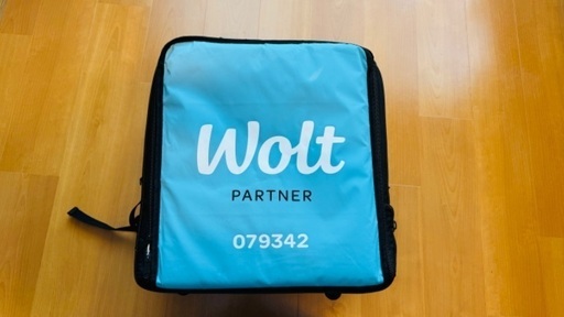 【Wolt】デリバリーバッグ　ジャケット