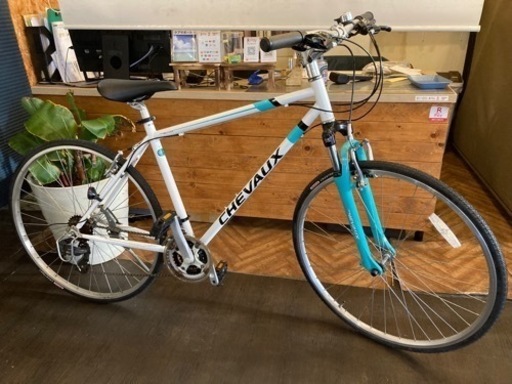 【前後タイヤ・チューブ新品！】サスペンション付き　3×7速　700×28cクロスバイク　ホワイト×ターコイズ