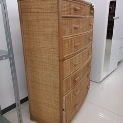 ★ジモティ割あり★  ラタンチェスト７段 ナチュラル H117×D42×W99.5 クリーニング済み HJ2340の画像