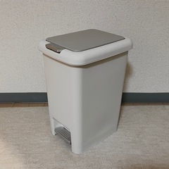 ニトリ　新品ゴミ箱20L