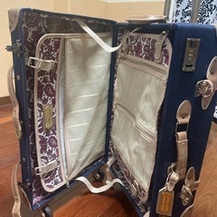 レトロなキャリーバッグ