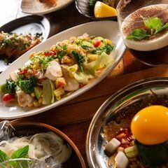 隠れ家風カフェバーのスタッフの画像
