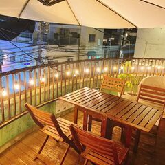 隠れ家風カフェバーのスタッフの画像