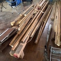 木材　床の基材　柱材　無料の画像