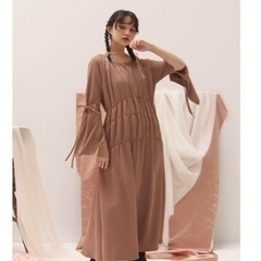 【muguet ミュゲ】スリットギャザーロングワンピース　ブラウン