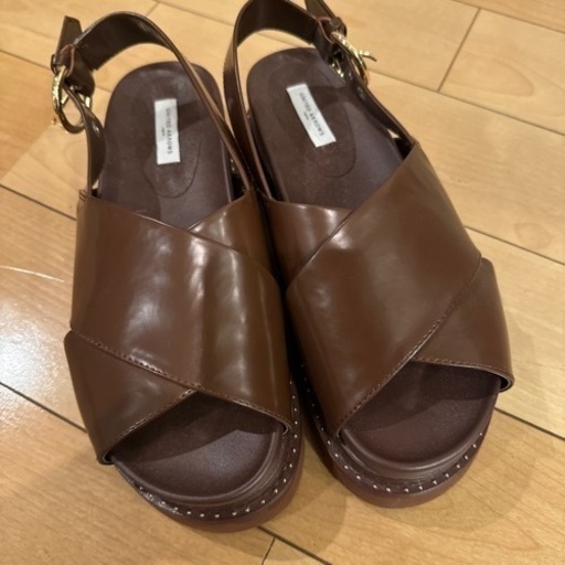 ⑲　ユナイテッドアローズサンダル厚底今期ブラウンスタッズ