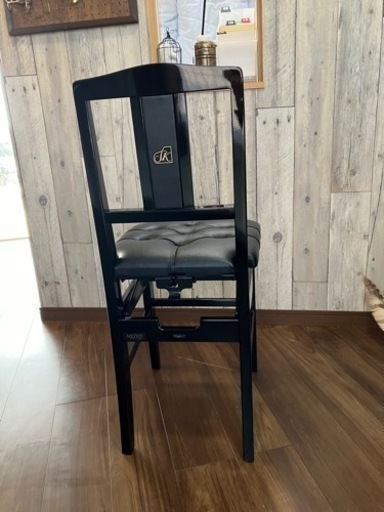 シゲルカワイ ロゴ入りトムソン椅子 新品未使用