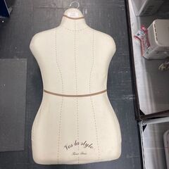 ☆中古￥800！アイロン台　家具　幅43㎝ｘ奥行き82㎝ｘ高さ2...