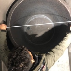 個室サウナの水風呂の瓶の画像