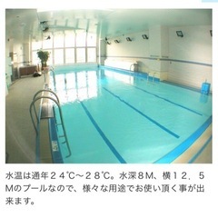 プールでスキンダイビング