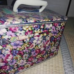 化粧品入れ　鏡つき