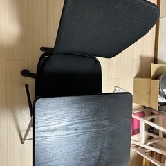 テーブルと椅子セット