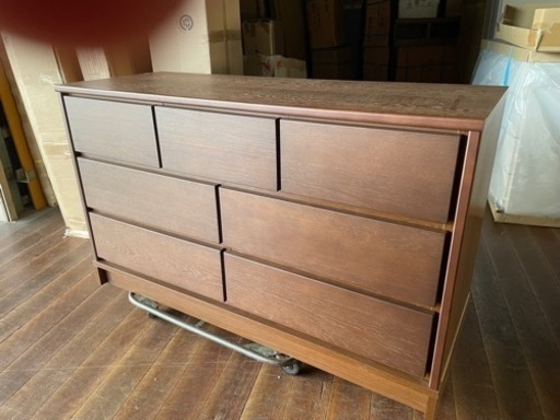 モダンな国産品のローチェスト　未使用品　美品　ほぼ新品