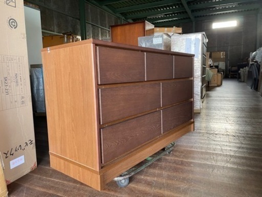 モダンな国産品のローチェスト　未使用品　美品　ほぼ新品