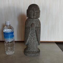 石で彫られたお地蔵様の画像