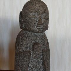 石で彫られたお地蔵様の画像