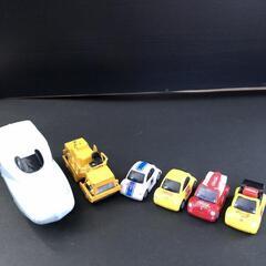 ミニカーなどオモチャ6点セットです