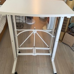 スタンディングデスクの画像