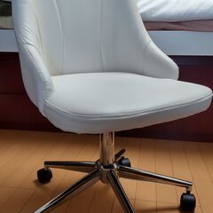 【値下げしました】キャスター付きチェア（白・汚れなし）