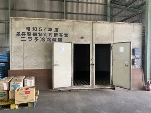 プレハブ 冷蔵庫 (ジャンク) 物置き