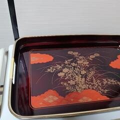 美品♦️超超激安♦️和柄お盆、プラスチック樹脂系♦️外寸約サイズ横48cm、縦32cm、高さ5cm♦️丁度良い大きさです♦️かなりお値打ちにお譲り致します♦️おすすめ♦️の画像