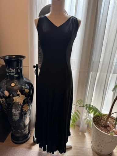 スリット入りドレス