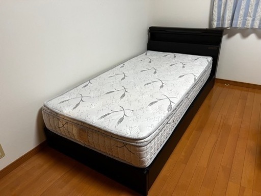 【良品】シングルべっド（スプリングマット付）