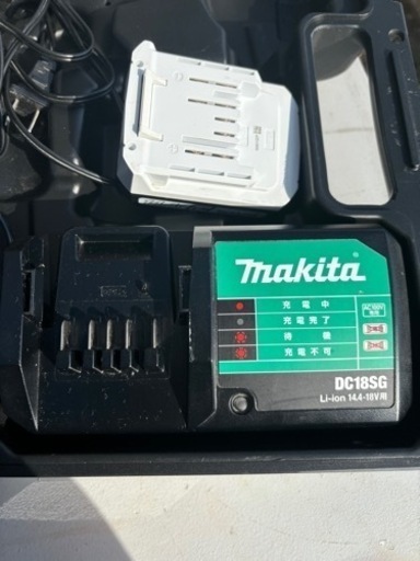 マキタ充電器とバッテリー14.4vとケースのみです。本体はありません。